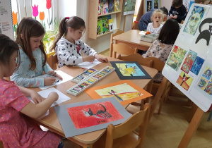 Dzieci rysują koty z obrazów słynnych malarzy